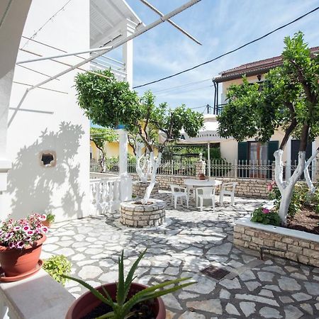 The Orange Garden Apartment คัสซิโอปี ภายนอก รูปภาพ