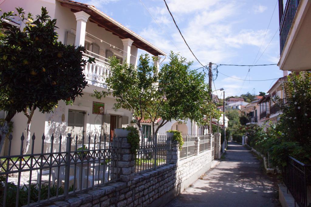 The Orange Garden Apartment คัสซิโอปี ภายนอก รูปภาพ