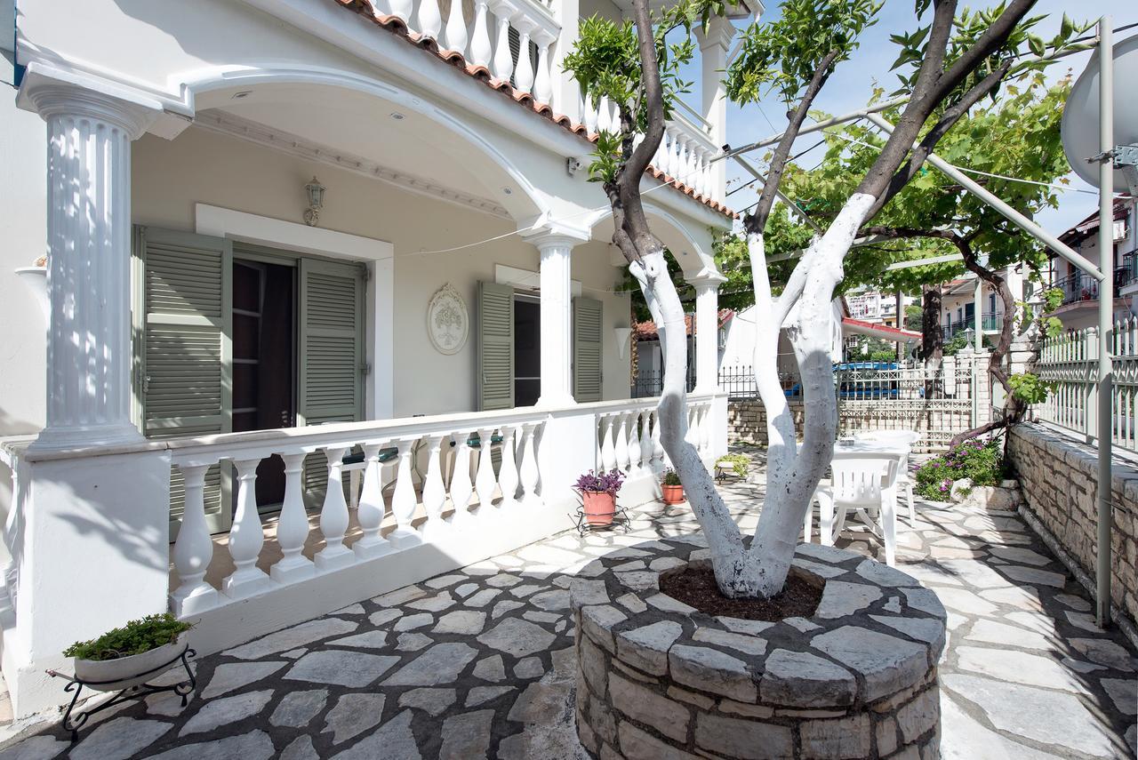 The Orange Garden Apartment คัสซิโอปี ภายนอก รูปภาพ