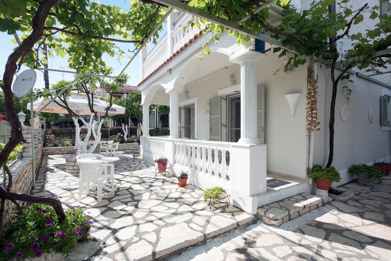 The Orange Garden Apartment คัสซิโอปี ภายนอก รูปภาพ